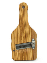 Olivenholzhobel mit glatter Klinge - Perfekt für präzise Scheiben von Trüffeln, Parmesan, Hartkäse, Champignons und mehr. Handgefertigt aus Olivenholz mit stufenloser Einstellschraube.