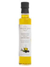 Reines Olivenöl extra mit schwarzen Trüffeln – eine traditionelle Gewürzkombination aus Olivenöl und getrockneten schwarzen Trüffeln (Tuber melanosporum Vitt). Vielseitig einsetzbar von Bruschetta bis zu anspruchsvollen Gerichten. Ideal für die Zubereitung von warmen Speisen oder zum Verfeinern von kalten Speisen.