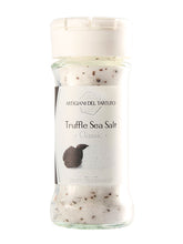 Salz mit schwarzem Sommertrüffel – unsere einfache, aber wirkungsvolle Kombination aus feinem Meersalz und getrockneten Sommertrüffeln (Tuber aestivum Vittad.) verleiht Ihren Gerichten einen erstaunlichen Geschmack. Perfekt als Gewürz für jede Art von Gericht.