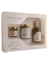 Entdecken Sie die weiße Emotion Geschenkbox mit weißem Trüffel, eine exquisite Auswahl für Kenner. Enthalten sind Akazienhonig mit weißem Trüffel, weiße Trüffelsauce und reines Olivenöl extra mit weißem Trüffel. Ein unvergleichliches Geschenk, das den Luxus und Geschmack der weißen Trüffel perfekt vereint.