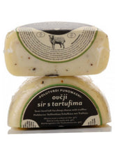 Erleben Sie den Luxus der Gastronomie mit unserem Trüffel-Ziegenkäse. Hergestellt aus feinster Ziegenmilch und veredelt mit hochwertigen Trüffeln, bietet dieser Käse ein einzigartiges Geschmackserlebnis. Die cremige Textur des Ziegenkäses verschmilzt perfekt mit dem erdigen Aroma der Trüffel, wodurch jede Käseplatte, Salat oder jedes Baguette zu einem Gourmetgenuss wird. Entdecken Sie die Tiefe und Komplexität unseres Trüffel-Ziegenkäses, ideal für besondere Anlässe und kulinarische Entdeckungen.