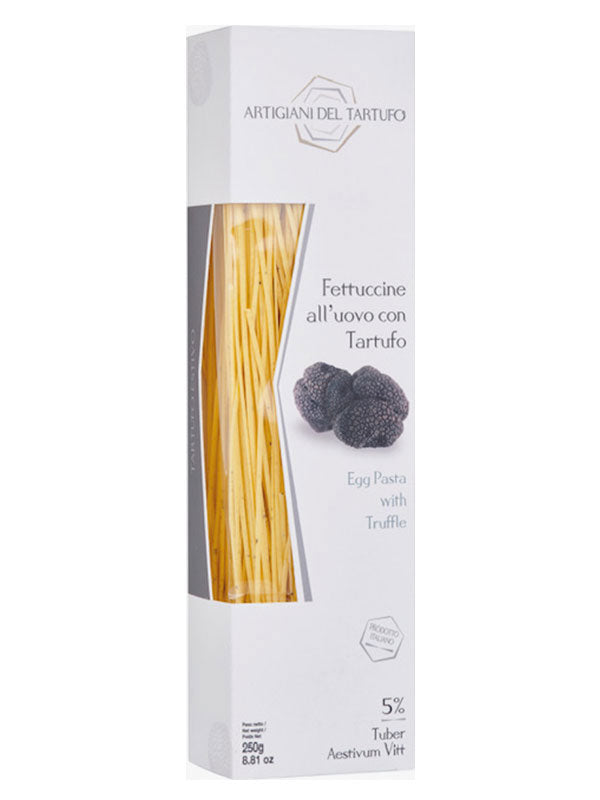 Eierpasta mit Trüffel – handwerklich hergestellte Pasta aus Hartweizengrieß und Eiern, verfeinert mit Sommertrüffel, bewahrt Aromen perfekt, ideal für feine Genießergerichte